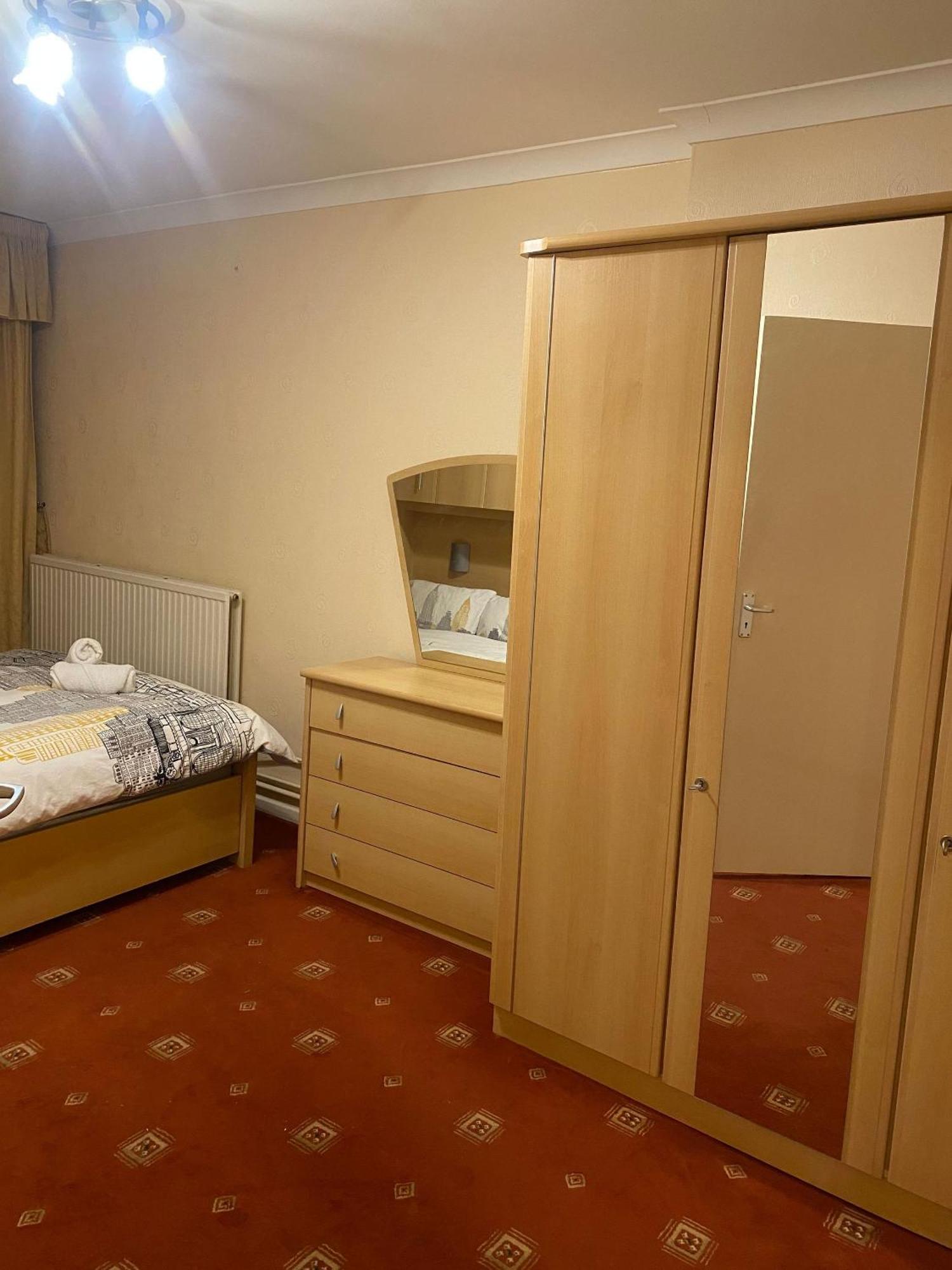 Charming 4-bedroom In East - Perfect Getaway Appartamento Londra