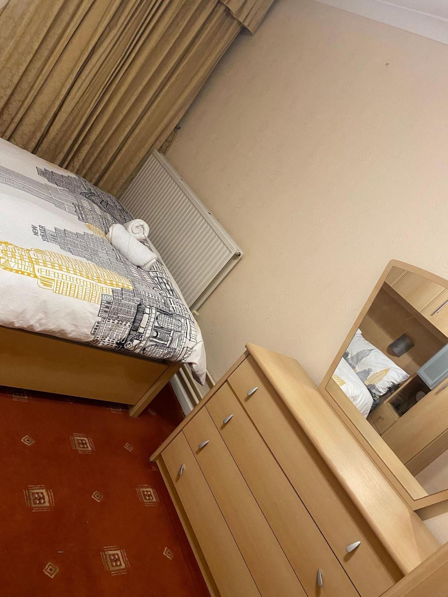 Charming 4-bedroom In East - Perfect Getaway Londra