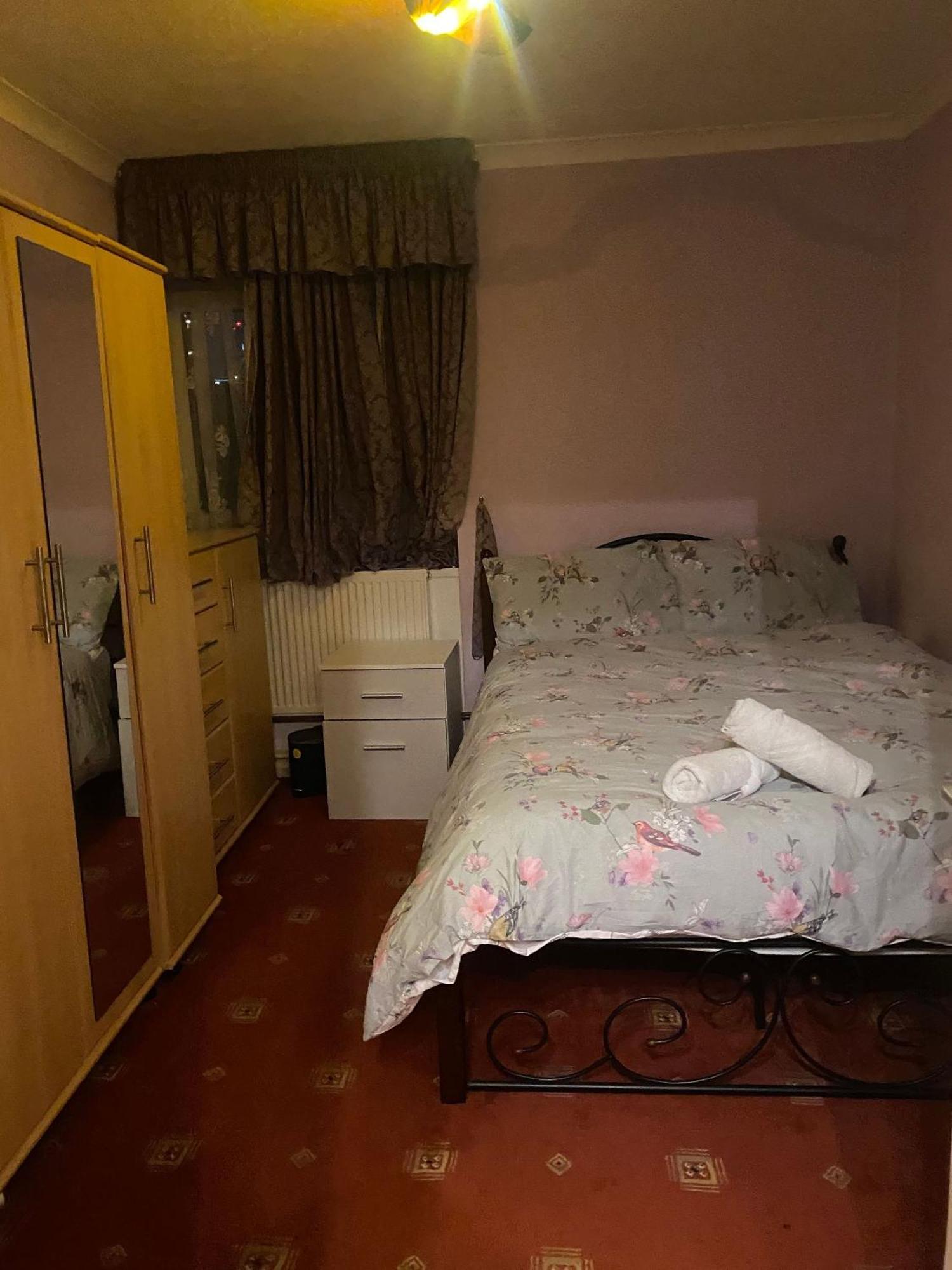 Apartament Charming 4-bedroom In East - Perfect Getaway Londra